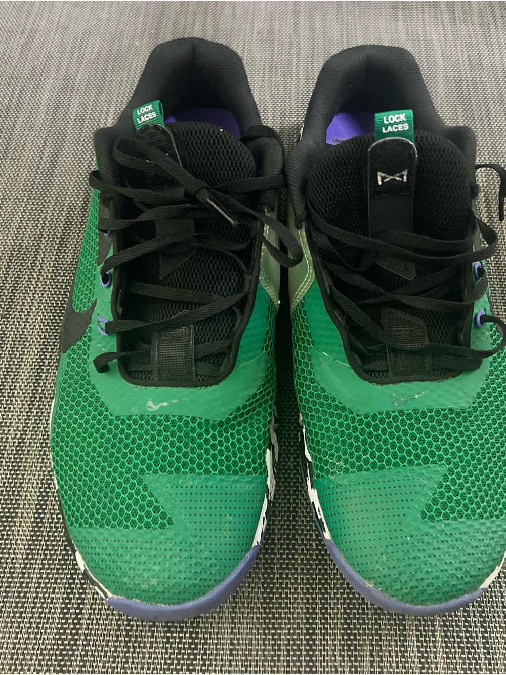 Nike Black & Green Sneaker Men's size 13 workout shoe